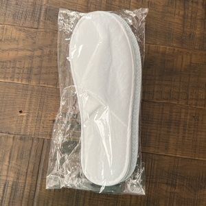NEW! Packaged Hotel Slippers, White, One-Size